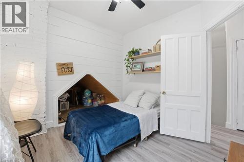 17 Minto Avenue, Hamilton, ON - Indoor Photo Showing Bedroom