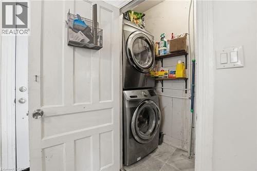 17 Minto Avenue, Hamilton, ON - Indoor Photo Showing Laundry Room