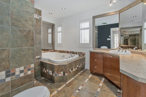 Salle de bains - 32 Rue Vanier, Blainville, QC - Indoor Photo Showing Bathroom