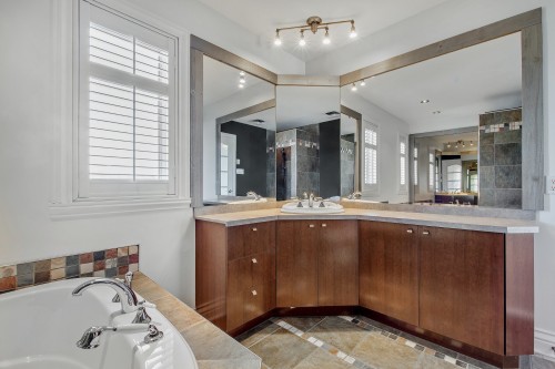 Salle de bains - 32 Rue Vanier, Blainville, QC - Indoor Photo Showing Bathroom