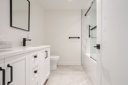 Bathroom - 6694 Av. Somerled, Montréal (Côte-Des-Neiges/Notre-Dame-De-Grâce), QC - Indoor Photo Showing Bathroom