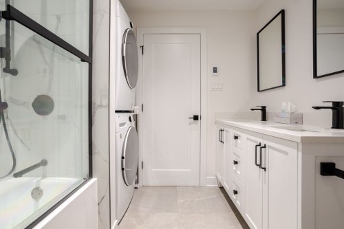 Bathroom - 6694 Av. Somerled, Montréal (Côte-Des-Neiges/Notre-Dame-De-Grâce), QC - Indoor