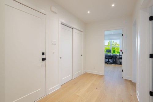 Mud Room - 6694 Av. Somerled, Montréal (Côte-Des-Neiges/Notre-Dame-De-Grâce), QC - Indoor Photo Showing Other Room