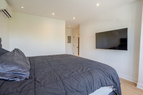 Master Bedroom - 6694 Av. Somerled, Montréal (Côte-Des-Neiges/Notre-Dame-De-Grâce), QC - Indoor Photo Showing Bedroom