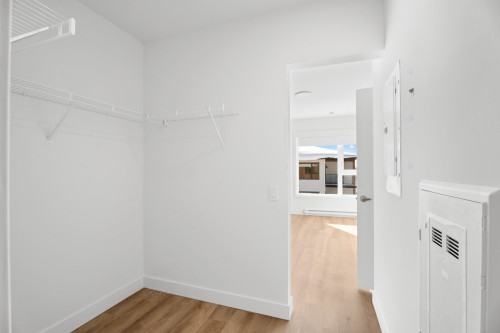 Penderie (Walk-in) - 10-120 Rue Du Cantouque, Mont-Tremblant, QC - Indoor