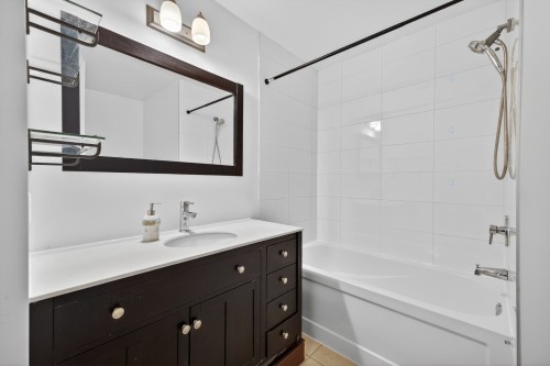 Bathroom - 277-7000 Rue Allard, Montréal (Lasalle), QC - Indoor Photo Showing Bathroom