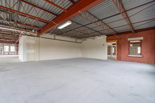 Bureau - 400-234 Rue Dufferin, Sherbrooke (Les Nations), QC - Indoor Photo Showing Garage