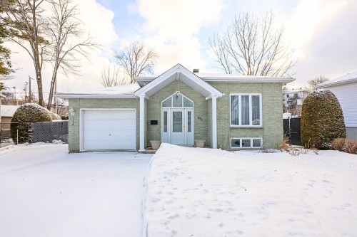 561 Rue De Bellefeuille  Saint-Jérôme, QC J7Z 6X9