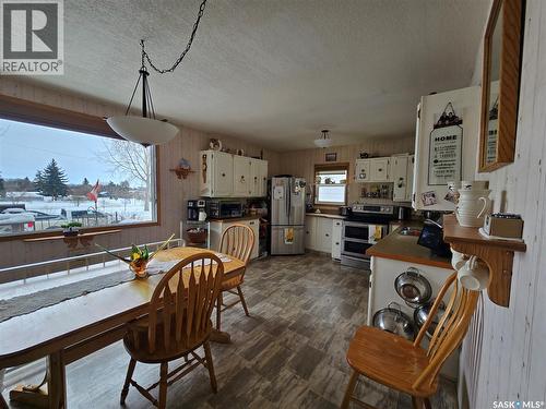 676 3Rd Avenue Ne, Swift Current, SK - Indoor Photo Showing Dining Room
