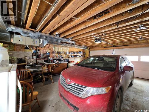 676 3Rd Avenue Ne, Swift Current, SK - Indoor Photo Showing Garage