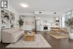 302 2455 KINGSWAY  Vancouver, BC V5R 5G8