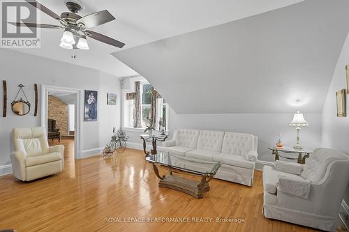 8 John Street, Champlain, ON - Indoor Photo Showing Living Room