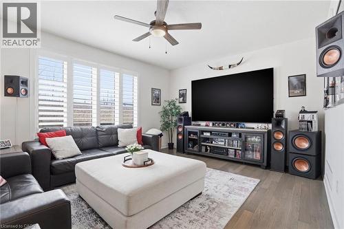 62 Esther Crescent, Thorold, ON - Indoor Photo Showing Living Room