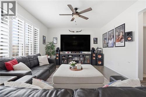 62 Esther Crescent, Thorold, ON - Indoor Photo Showing Living Room