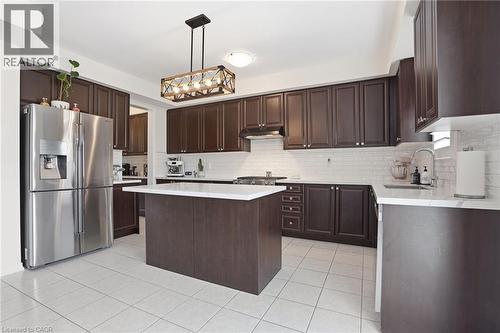 62 Esther Crescent, Thorold, ON - Indoor Photo Showing Kitchen With Upgraded Kitchen