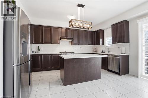 62 Esther Crescent, Thorold, ON - Indoor Photo Showing Kitchen With Upgraded Kitchen