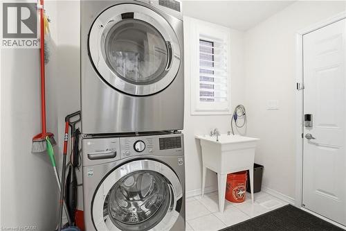 62 Esther Crescent, Thorold, ON - Indoor Photo Showing Laundry Room