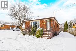 928 UPPER GAGE Avenue  Hamilton, ON L8V 4K9