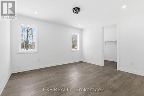 Primary bedroom w/ walk-in closet, ensuite - 49 Beaufort Crescent, Tiny, ON - Indoor Photo Showing Other Room