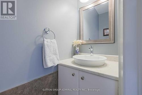 242 Mapleton Avenue, Barrie, ON - Indoor Photo Showing Bathroom