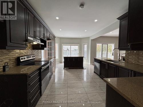 5914 Long Valley Road, Mississauga, ON - Indoor Photo Showing Kitchen With Upgraded Kitchen