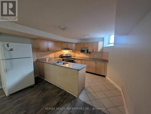 5914 Long Valley Road, Mississauga, ON - Indoor Photo Showing Kitchen With Double Sink