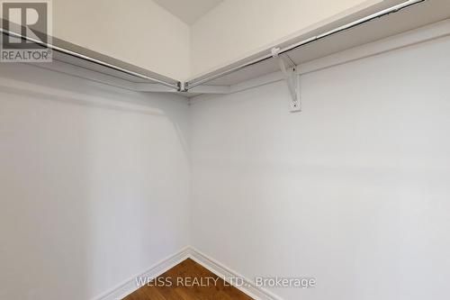 942 Khan Crescent, Mississauga, ON - Indoor With Storage