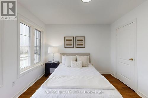 942 Khan Crescent, Mississauga, ON - Indoor Photo Showing Bedroom