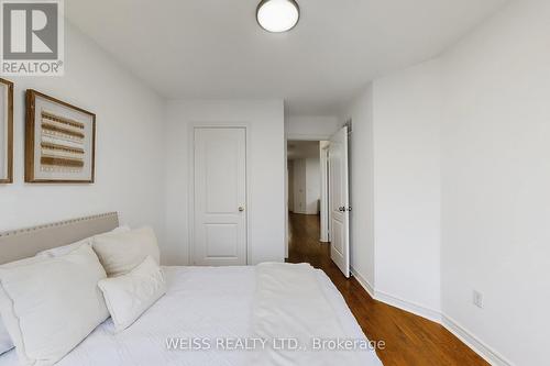 942 Khan Crescent, Mississauga, ON - Indoor Photo Showing Bedroom