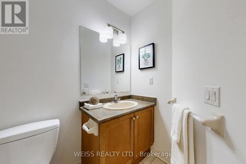 942 Khan Crescent, Mississauga, ON - Indoor Photo Showing Bathroom