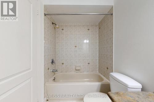 942 Khan Crescent, Mississauga, ON - Indoor Photo Showing Bathroom
