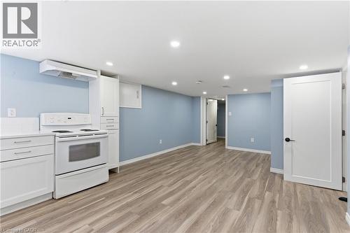 880 Lawrence Road, Hamilton, ON - Indoor Photo Showing Kitchen