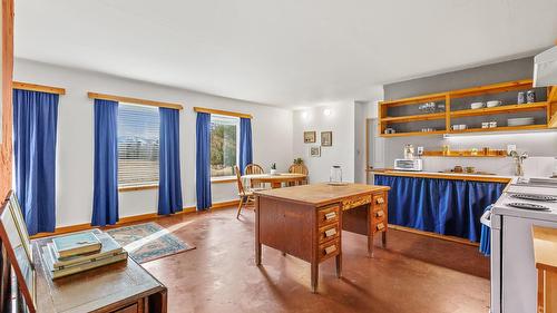 4751 40Th Street, Canyon, BC - Indoor Photo Showing Kitchen With Double Sink