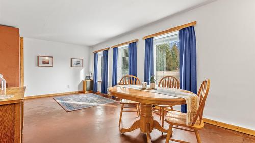 4751 40Th Street, Canyon, BC - Indoor Photo Showing Dining Room