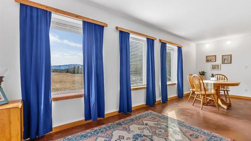 4751 40Th Street, Canyon, BC - Indoor