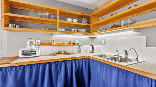 4751 40Th Street, Canyon, BC - Indoor