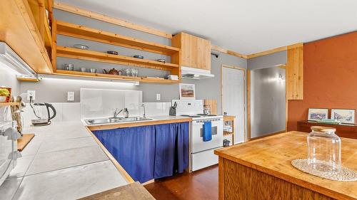4751 40Th Street, Canyon, BC - Indoor Photo Showing Kitchen With Double Sink