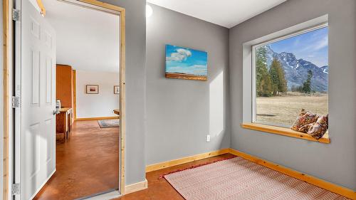 4751 40Th Street, Canyon, BC - Indoor Photo Showing Other Room