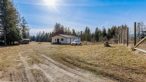 4751 40Th Street, Canyon, BC - Outdoor