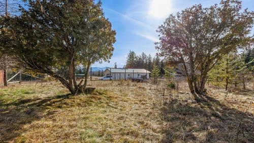 4751 40Th Street, Canyon, BC - Outdoor