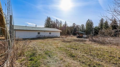 4751 40Th Street, Canyon, BC - Outdoor