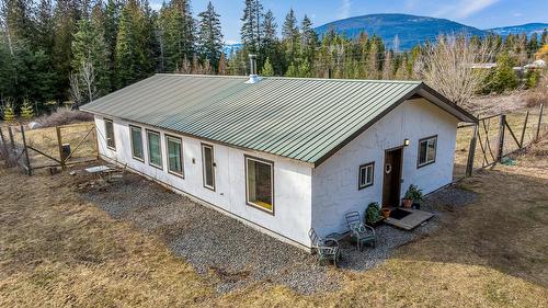 4751 40Th Street, Canyon, BC - Outdoor