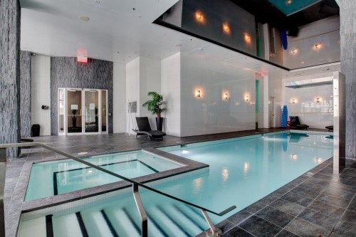 Piscine - 404-1225 Boul. Robert-Bourassa, Montréal (Ville-Marie), QC - Indoor Photo Showing Other Room With In Ground Pool