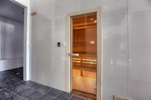 Sauna - 404-1225 Boul. Robert-Bourassa, Montréal (Ville-Marie), QC - Indoor Photo Showing Bathroom