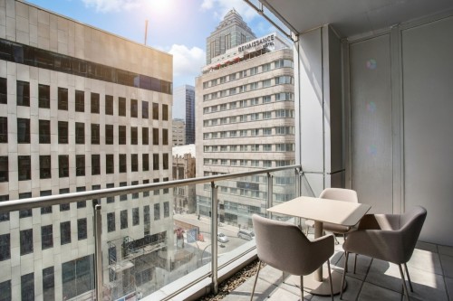 Balcon - 404-1225 Boul. Robert-Bourassa, Montréal (Ville-Marie), QC - 