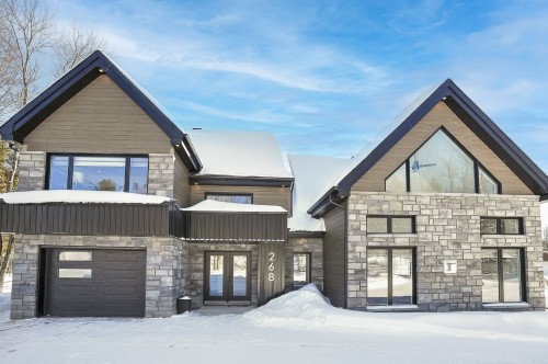 268 Rue Montcalm  Saint-Colomban, QC J5K 2N3
