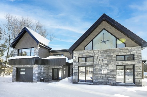 Front of Structure - 268 Rue Montcalm, Saint-Colomban, QC - Outdoor