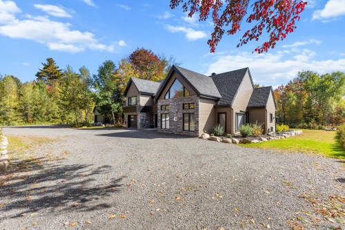 Front of Structure - 268 Rue Montcalm, Saint-Colomban, QC - Outdoor