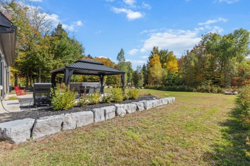 Courtyard - 268 Rue Montcalm, Saint-Colomban, QC - Outdoor