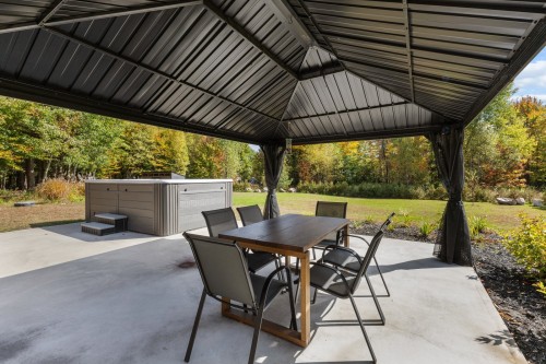 Courtyard - 268 Rue Montcalm, Saint-Colomban, QC - Outdoor With Deck Patio Veranda With Exterior